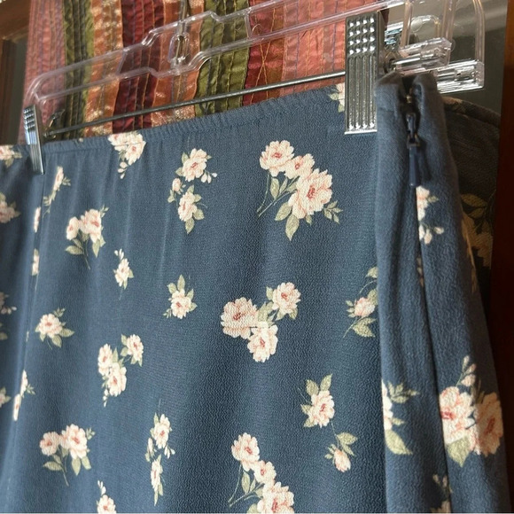 American Eagle Blue Floral Elastic Waist Lined Skirt size Large - Picture 2 of 5